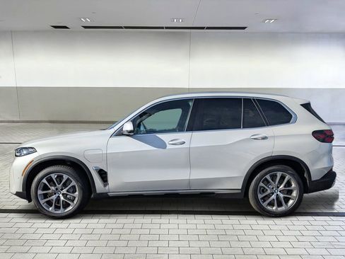 New 2026 BMW X5 xDrive50e w/ Premium Package image 2