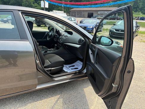 Used 2013 MAZDA MAZDA3 i Touring FWD image 16
