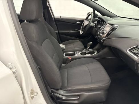 Used 2018 Chevrolet Cruze LT w/ Convenience Package FWD image 23