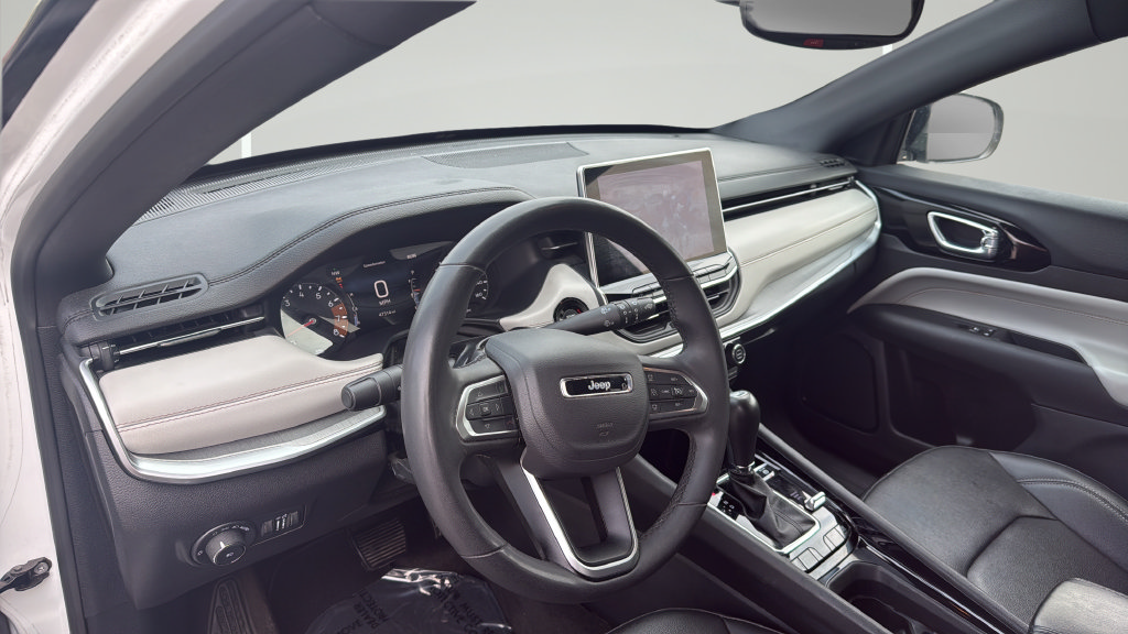 Used 2025 Jeep Compass Limited AWD/4WD image 13