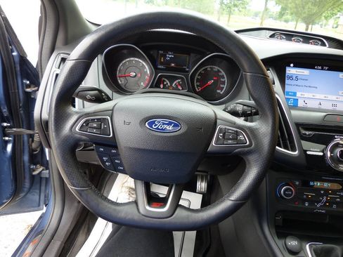 Used 2018 Ford Focus ST w/ Equipment Group 402A FWD image 34