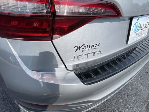 Used 2023 Volkswagen Jetta Sport image 6