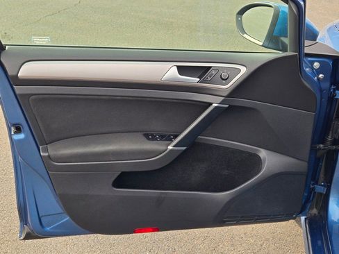 Used 2016 Volkswagen e-Golf SE w/ DC Fast Charging Package image 20