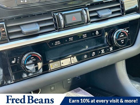 New 2025 Nissan Pathfinder SL image 15