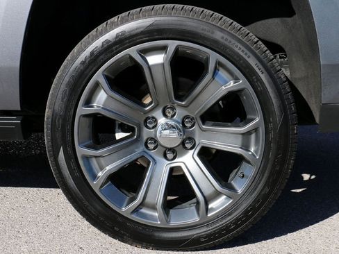 Used 2020 Cadillac Escalade ESV Premium Luxury image 8