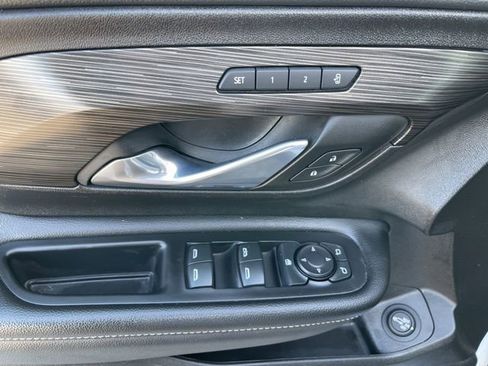 Used 2024 GMC Terrain SLT image 15