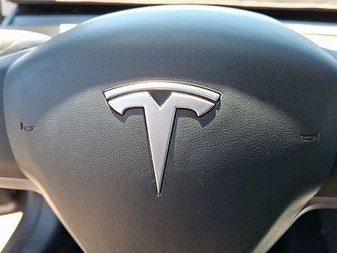Used 2020 Tesla Model 3 Standard Range Plus RWD image 16