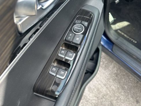 Used 2019 Kia Sorento LX image 10