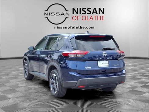 Used 2024 Nissan Rogue SV AWD/4WD image 3