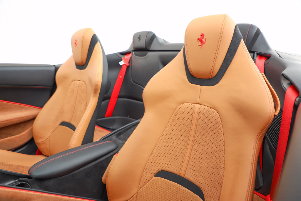 Certified 2026 Ferrari Roma Spider RWD image 4
