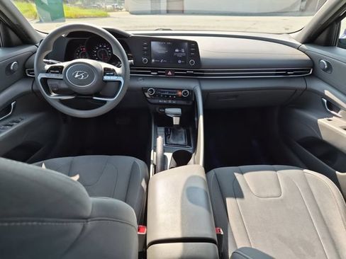 Used 2022 Hyundai Elantra SEL w/ Preferred Accessory Package FWD image 21