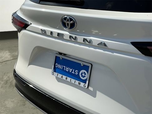 Used 2021 Toyota Sienna Platinum image 22