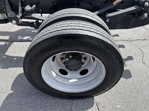 Used 2024 Ford F550 4x4 Crew Cab Super Duty image 27