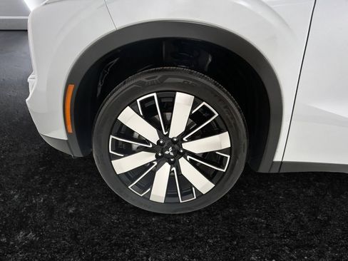 Used 2025 Mitsubishi Outlander SE image 27