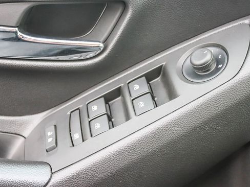 Certified 2022 Chevrolet Trax LT w/ LT Convenience Package image 38