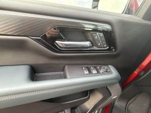 Used 2025 GMC Yukon AT4 image 30