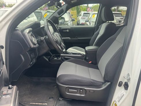 Used 2021 Toyota Tacoma TRD Sport AWD/4WD image 24