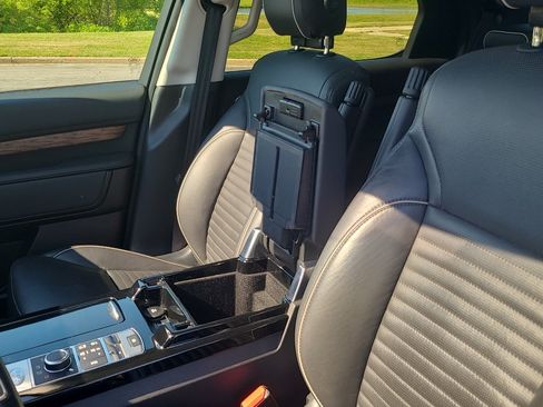 Used 2018 Land Rover Discovery HSE AWD/4WD image 19