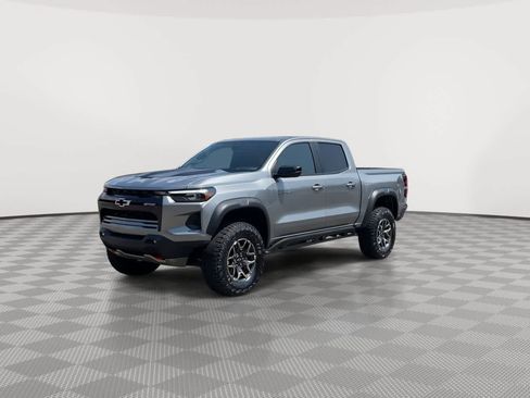 Used 2024 Chevrolet Colorado ZR2 w/ Technology Package AWD/4WD image 4