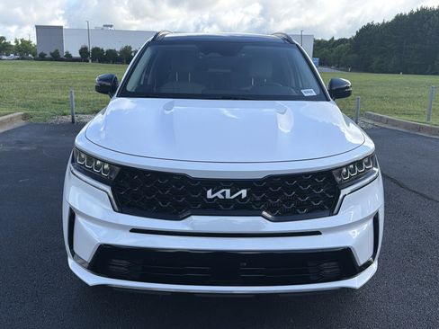 Used 2022 Kia Sorento EX w/ Panoramic Sunroof Package FWD image 3