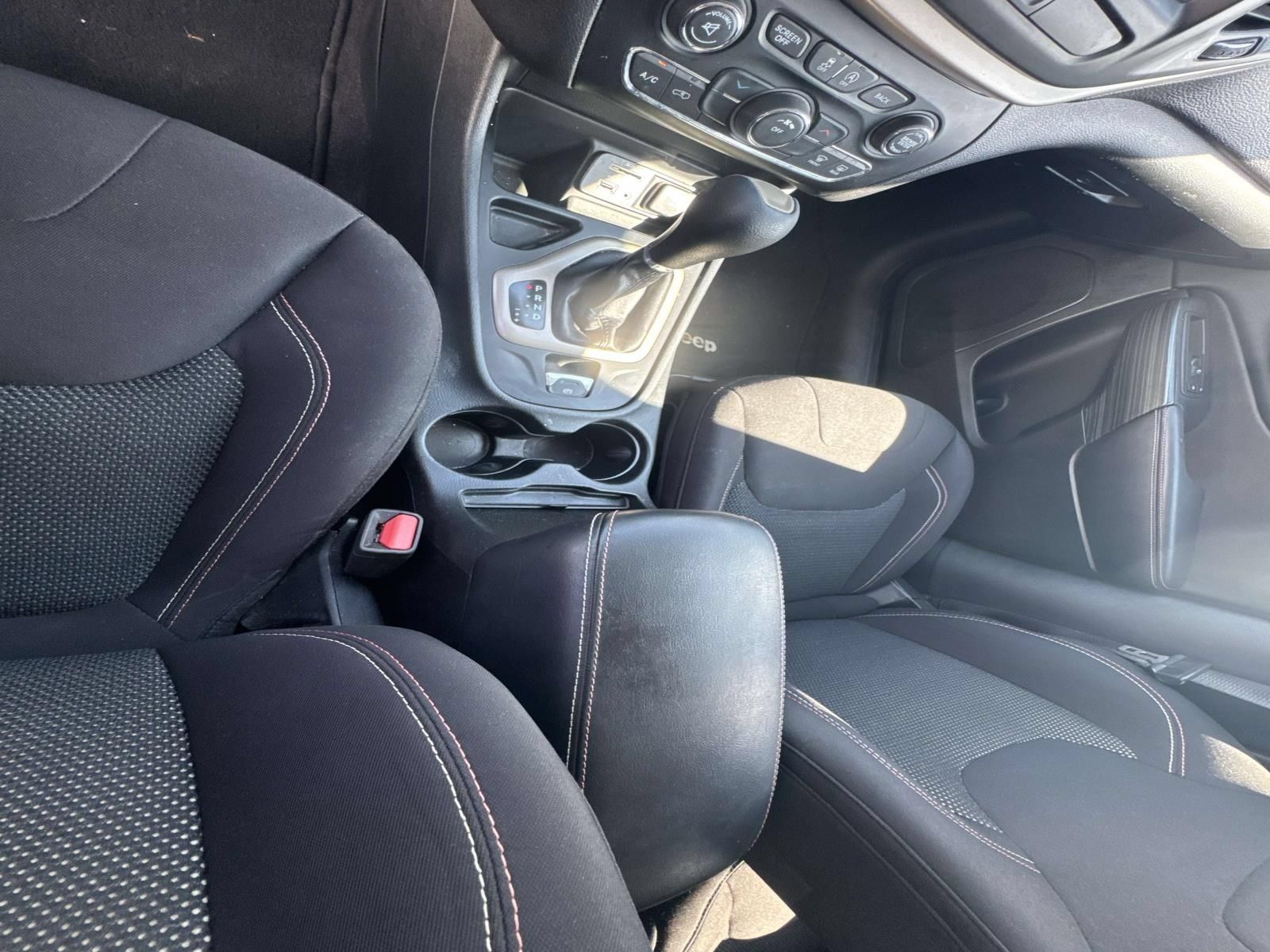 Used 2016 Jeep Cherokee 75th Anniversary FWD image 24