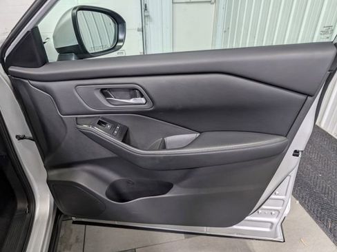 Used 2025 Nissan Rogue SV image 26