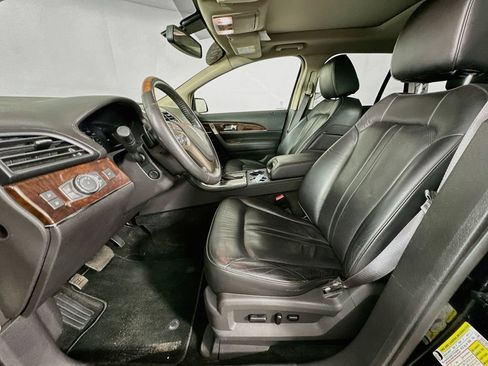 Used 2014 Lincoln MKX AWD w/ Equipment Group 102A image 28