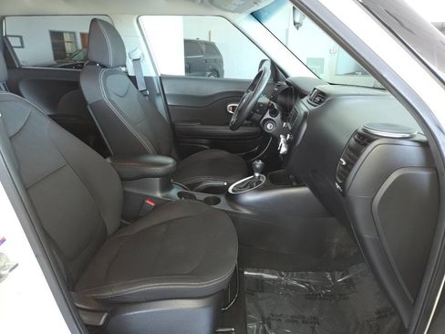 Used 2018 Kia Soul FWD image 30