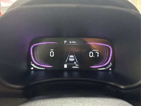 Used 2025 Kia Soul LX w/ LX Technology Package FWD image 16
