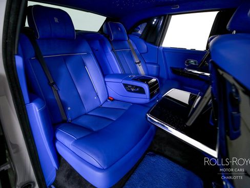 Used 2024 Rolls-Royce Phantom Sedan w/ The Phantom Package RWD image 29