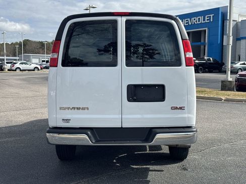 Used 2024 GMC Savana 2500 w/ Driver Convenience Package image 9