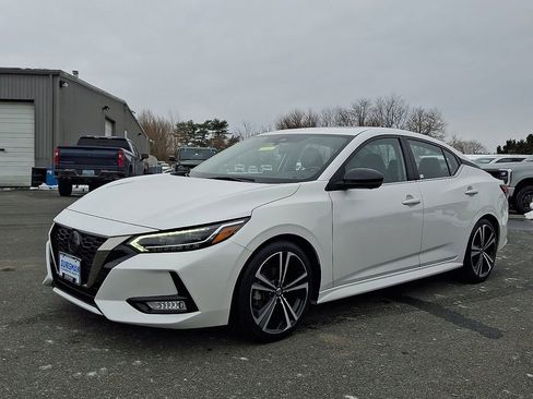 Used 2022 Nissan Sentra SR w/ SR Premium Package image 3