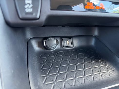 Used 2025 Toyota RAV4 LE AWD/4WD image 4