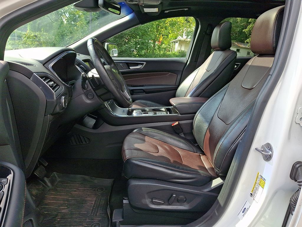 Used 2020 Ford Edge Titanium w/ Equipment Group 301A AWD/4WD image 13
