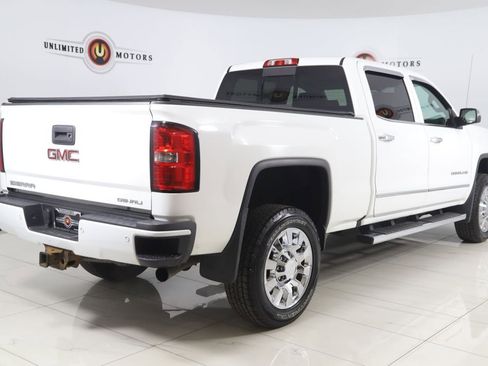 Used 2016 GMC Sierra 2500 Denali w/ Suspension Package, Off-Road AWD/4WD image 3