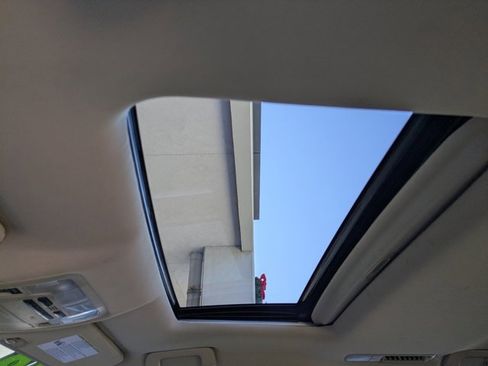 Used 2019 Toyota Highlander XLE image 25