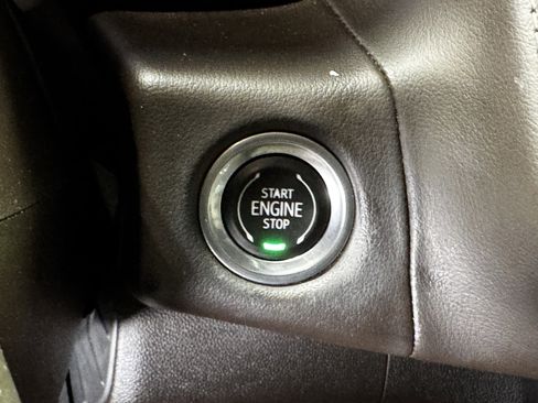 Used 2023 GMC Yukon SLT image 17