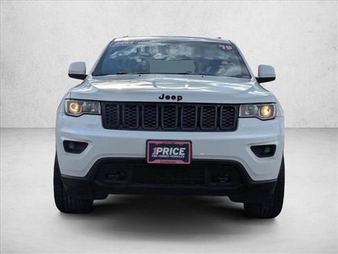 Used 2019 Jeep Grand Cherokee Laredo AWD/4WD image 2