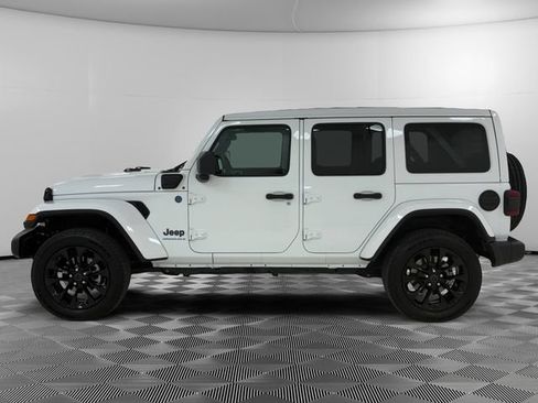 Used 2025 Jeep Wrangler Unlimited Sahara w/ Safety Group AWD/4WD image 2