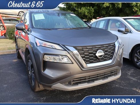 Used 2023 Nissan Rogue SV FWD image 2