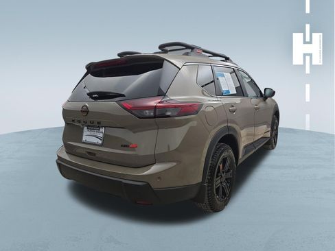 Used 2025 Nissan Rogue SV AWD/4WD image 4