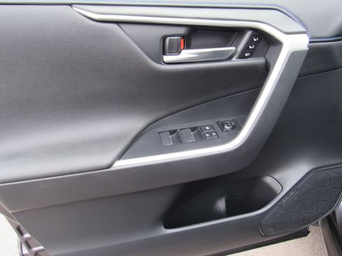 Used 2024 Toyota RAV4 XSE w/ Advanced Technology Package image 10