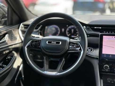 Used 2023 Jeep Grand Cherokee Overland w/ Luxury Tech Group IV AWD/4WD image 19