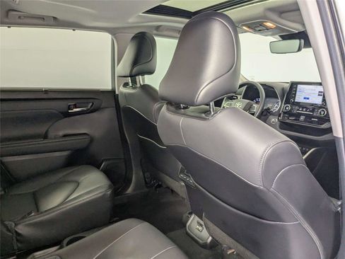 Certified 2021 Toyota Highlander XLE image 29