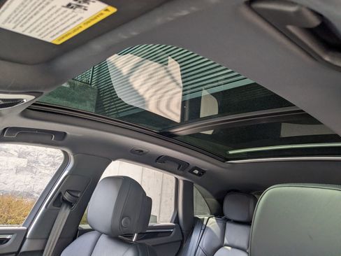 Certified 2026 Porsche Macan AWD/4WD image 28