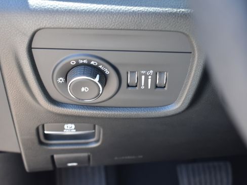 New 2025 Jeep Grand Cherokee Limited w/ Luxury Tech Group II RWD image 16