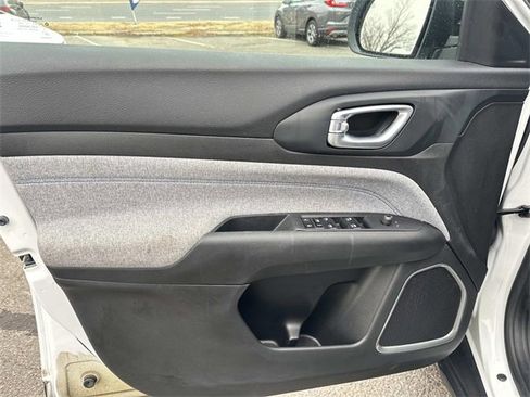 Certified 2023 Jeep Compass Sport image 15