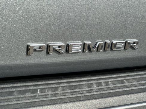 New 2025 Chevrolet Suburban Premier image 29