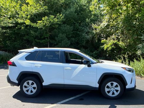 Used 2025 Toyota RAV4 LE AWD/4WD image 33