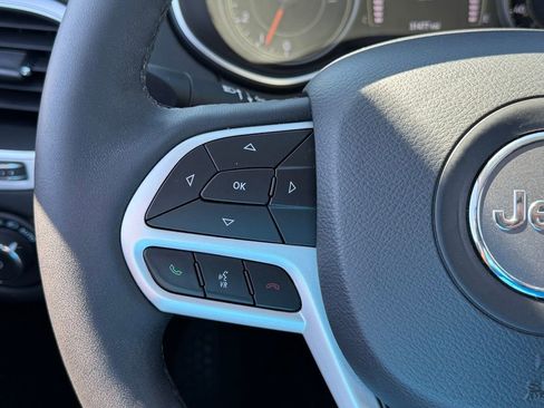 Certified 2022 Jeep Cherokee Latitude w/ Sun & Sound Group image 12